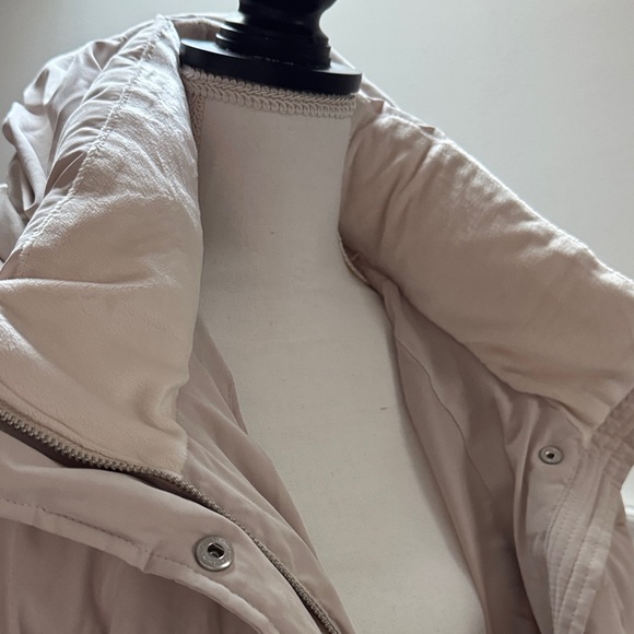 Abercrombie & Fitch Women's Beige Puffer Jacket - Picture 2 of 15